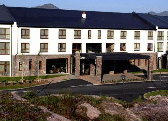 Golden'S Cove Apartments At Sneem Hotel Экстерьер фото